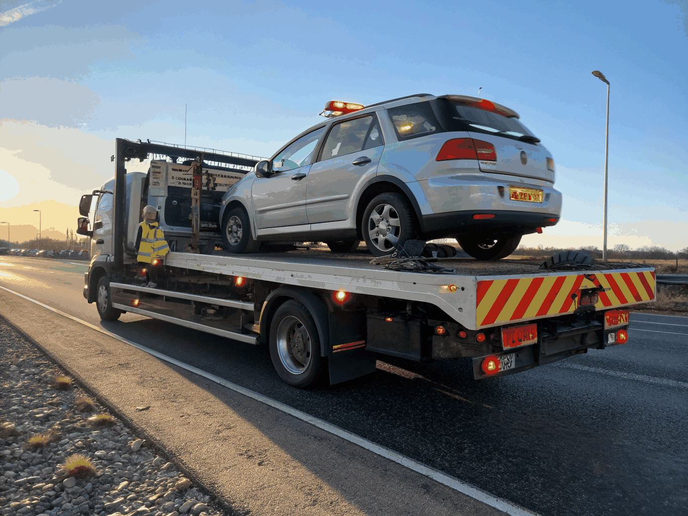 Commercial box truck recovery on highway corridor