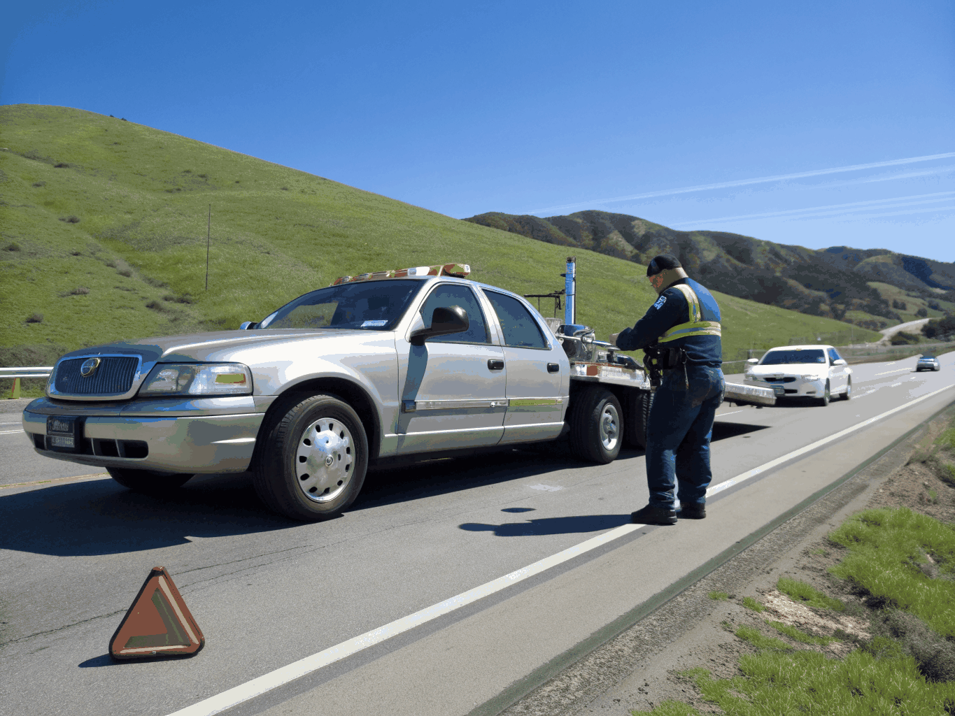 Tow truck providing prompt towing service in Virginia Beach area